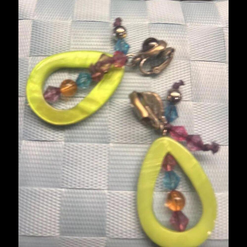 💎 Green Lucite Clip Earrings Drop Dangle Pink Blue Beads - Picture 3 of 7